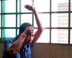 Dân truy bắt thanh niên giật vé số bà cụ 78 tuổi
