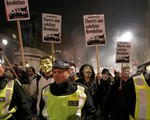 Anonymous ra oai tổng biểu tình, hàng chục người bị bắt