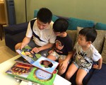 “Ba ơi, đọc truyện cho con đi ba!”