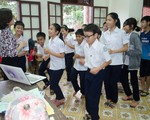 Cô giáo dạy tiếng Anh cho trẻ mồ côi Làng SOS