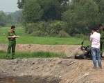 Phát hiện thi thể người đàn ông cùng xe máy cháy đen