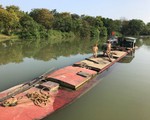 Bắt 3 sà lan chở cát trên sông Hương