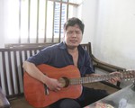 Chàng nhạc sĩ mù với bà mẹ lưu lạc