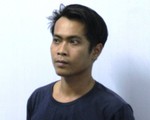 Bắt người chồng đâm gục vợ trước mặt hai con