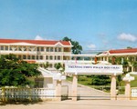 Thiếu chỉ tiêu, nhận hàng trăm học sinh điểm liệt vào lớp 10