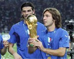 Andrea Pirlo treo giày