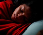 Phòng ngủ nhiều ánh sáng nhân tạo làm phụ nữ tăng cân
