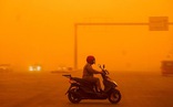 Video: Bão cát khiến nhiều thành phố ở Iraq chuyển sang màu vàng cam