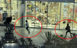 Video: Hàng chục tên trộm vào trung tâm thương mại 'khênh vác đồ hiệu' rồi bỏ chạy