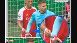Sao Arsenal Ben White ‘giở trò’ siêu hài với găng thủ môn Tottenham