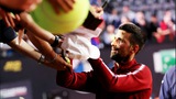 Khán giả hoảng hồn tưởng Novak Djokovic bị tấn công