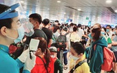 Sân bay Tân Sơn Nhất đông nghẹt người về quê ăn Tết