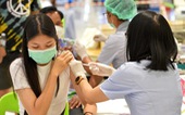 Thái Lan xem COVID-19 như cúm mùa từ tháng 10; Nhật triển khai vắc xin chống Omicron