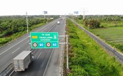 Cao tốc TP.HCM - Trung Lương lộn xộn như 'đường làng'