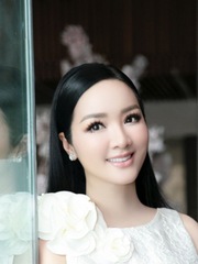 Hoa hậu Đền Hùng Giáng My tái xuất, ngồi 'ghế nóng' Hoa hậu Quý bà Việt Nam 2022