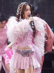 'Đã mắt' với bộ sưu tập trang phục của Hoàng Thùy Linh trong Vietnamese Concert