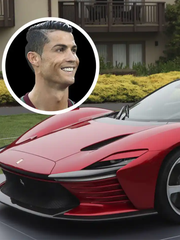 Cristiano Ronaldo khoe siêu xe Ferrari cực hiếm gần 60 tỉ đồng
