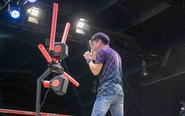 Võ sĩ boxing vô địch WBA châu Á Hữu Toàn ‘so găng’ cùng robot
