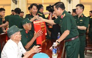 Bộ trưởng Bộ Quốc phòng tặng 20 nhà tình nghĩa ở Quảng Trị