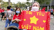 Video: Rất đông CĐV đang đổ về sân vận động Quốc gia Singapore để xem trận Thái Lan gặp Việt Nam
