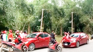 Video: Người phụ nữ bám trên nắp capô ôtô đang chạy vun vút gây xôn xao dư luận