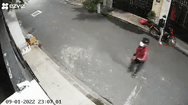 Video: Ngang nhiên tạt sơn, chất bẩn vào nhà người dân, phụ nữ và trẻ em hoảng loạn
