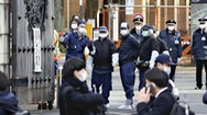Video: Vụ tấn công bằng dao trước cổng Đại học Tokyo, một thiếu niên 17 tuổi đã bị bắt