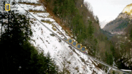 Video: Cận cảnh tuyến đường sắt trên sườn núi dựng đứng, dốc đến 47 độ