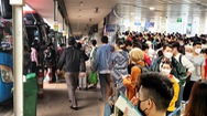Video: Bến xe, sân bay bắt đầu đông nghẹt người về quê ăn Tết