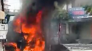 Video: Xe tải đang dừng đèn đỏ bất ngờ bốc cháy dữ dội trên quốc lộ 1