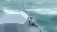 Video: Tàu hộ vệ tên lửa của Hải quân Hoàng gia Thái Lan bị sóng đánh chìm