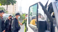 Video: Khám xét chỗ ở của ba người giúp sức cho bà Nguyễn Phương Hằng