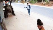 Video: Hình ảnh dẫn giải nghi phạm vận chuyển ma túy, dùng súng bắn trả công an