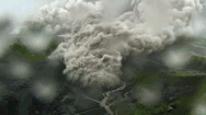 Video: Khoảnh khắc núi lửa phun cột khói bụi cao 1,5km, nhiều người phải sơ tán khẩn cấp