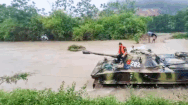 Video: Công an huyện Tam Đảo lên tiếng vụ xe tăng lội nước cứu hộ ô tô bị ngập