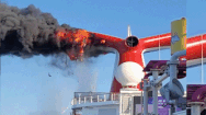 Video: Tàu du lịch 'khủng' bốc cháy dữ dội khi đang cập cảng