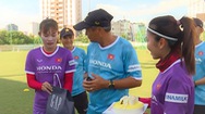 Video: Đội tuyển nữ Việt Nam tổ chức sinh nhật bất ngờ cho HLV Mai Đức Chung