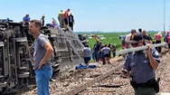 Video: Tàu lửa tông xe tải ở Mỹ làm 3 người chết, nhiều hành khách trèo cửa sổ để ra ngoài