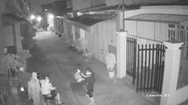Video: Trích xuất camera nhóm trộm ngang nhiên cắt khóa hai lớp cửa vào căn nhà lấy tài sản