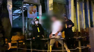 Video: Bị CSGT phạt vi phạm nồng độ cồn, người đi xe máy chạy trốn vào quán cà phê