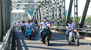 Video: Ngắm dàn xe máy cổ 'vang bóng một thời' diễu hành tại TP Huế
