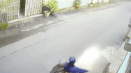 Video: Trích xuất camera vụ trộm chó bất thành, xịt hơi cay tấn công người dân trên đường tẩu thoát