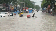 Video: Suối Săn Máu sạt lở, nước cuồn cuộn sau trận mưa lớn ở Biên Hòa