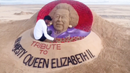 Video: Nghệ sĩ điêu khắc chân dung Nữ hoàng Elizabeth II trên cát để bày tỏ lòng tôn kính