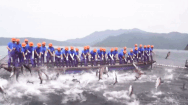 Video: Người dân bắt được gần 80 tấn cá ở hồ Vạn Đảo của Trung Quốc