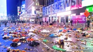 Video: Quảng trường Thời Đại ngập rác sau thời khắc chào đón năm mới 2023