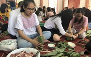 Kiều bào, du học sinh Việt ở Bangkok, Thái Lan gói bánh chưng đón tết