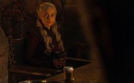 Khó tin: Game of Thrones "để quên" ly cà phê thế kỷ 21 vào phim