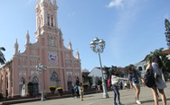 Nhà thờ Chính tòa Đà Nẵng 'đóng cửa', không nhận khách tham quan do lo ngại dịch corona