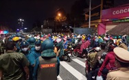 Bình Dương: Hàng ngàn người đi xe máy về quê ùn ứ các chốt chặn